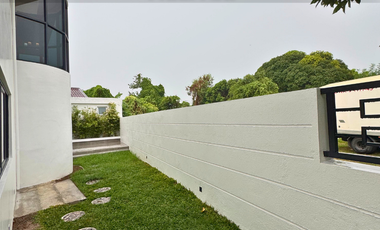 For Sale 4 Bedrooms Greenheights Village House at Parañaque City