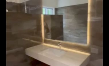 Hillsborough House and Lot