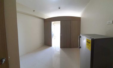 1BR Condo for Rent at Breeze Residences (new and affordable)