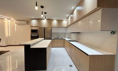 For sale 3 Level House with Roof Deck and Pool (PWD Friendly Ramp access)