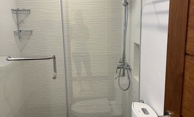 For Sale/Rent! New Penthouse, Bi-level, 5BR, interior design, with 1 carparks,Semi furnished. at Brio Makati.