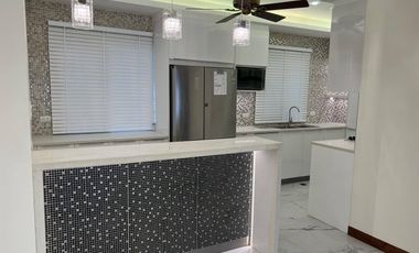 For Sale/Rent! New Penthouse, Bi-level, 5BR, interior design, with 1 carparks,Semi furnished. at Brio Makati.