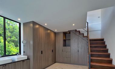 For Sale: 4 Bedroom House in Hillsborough Alabang Village Muntinlupa