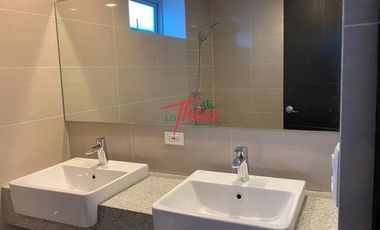 2 Bedroom Condominium @ Uptown Parksuites For Lease