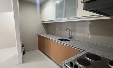 Uptown Ritz: 2BR facing Hyatt BGC
