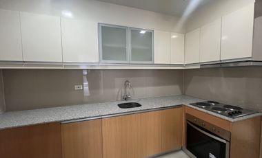 Uptown Ritz: 2BR facing Hyatt BGC