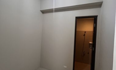 Uptown Ritz: 2BR facing Hyatt BGC