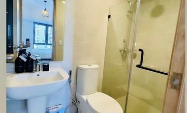 Clean Title Furnished 1BR with Balcony & Parking FOR SALE at Viento at Cerca by Alveo Ayala Alabang