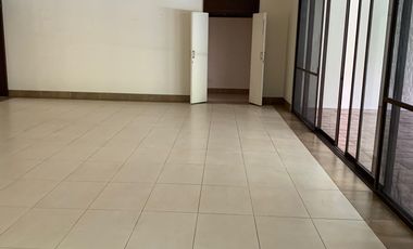 4 Bedroom House for Rent in Urdaneta Village, Makati City