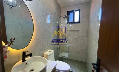 7 Bedroom Townhouse Unit for Rent in Angeles City, Pampanga Near MQ Mall