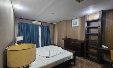 Burnham Suites Condominium