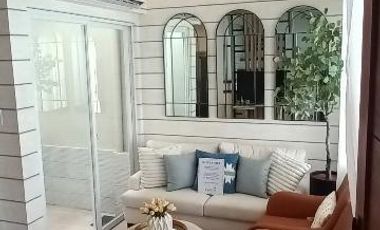 3BR Executive Condominium in Paranaque with 2 carport!!! For as low as 50k DP!!