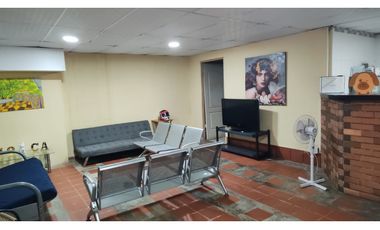 PARQUE LEFEVRE / TERRENO COMERCIAL / 800M / CON LOCAL