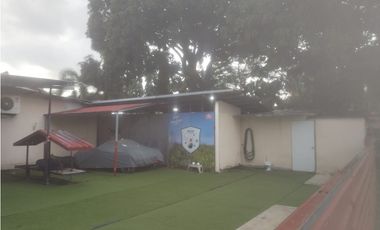 PARQUE LEFEVRE / TERRENO COMERCIAL / 800M / CON LOCAL