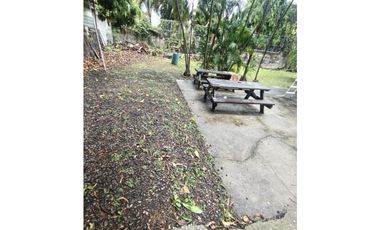 PARQUE LEFEVRE / TERRENO COMERCIAL / 800M / CON LOCAL