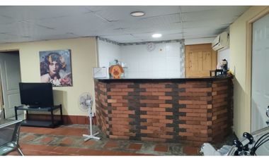 PARQUE LEFEVRE / TERRENO COMERCIAL / 800M / CON LOCAL