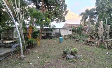 PARQUE LEFEVRE / TERRENO COMERCIAL / 800M / CON LOCAL