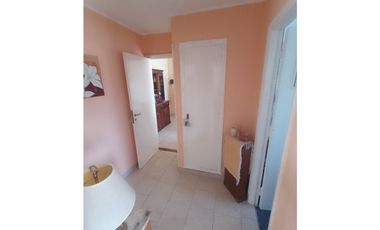 DEPTO 3 AMB con dependencia todo el frente con balcon