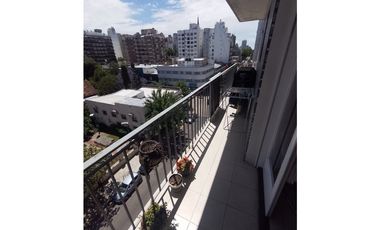 DEPTO 3 AMB con dependencia todo el frente con balcon