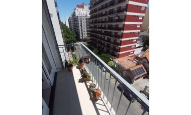 DEPTO 3 AMB con dependencia todo el frente con balcon