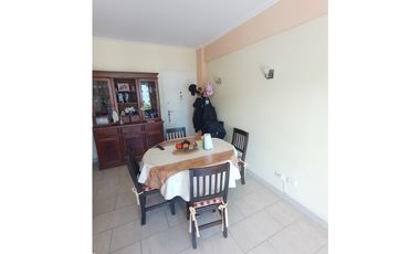 DEPTO 3 AMB con dependencia todo el frente con balcon