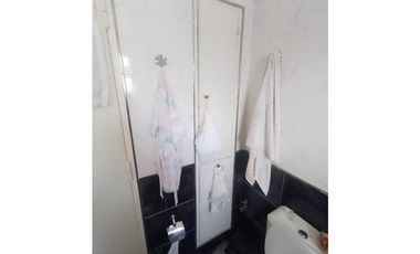 DEPTO 3 AMB con dependencia todo el frente con balcon