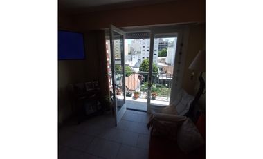 DEPTO 3 AMB con dependencia todo el frente con balcon