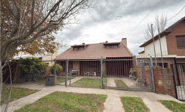 VENTA CHALET (5) AMB. RETASADO APTO CREDITO - LOS PINARES