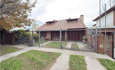 VENTA CHALET (5) AMB. RETASADO APTO CREDITO - LOS PINARES