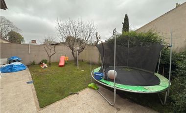 VENTA CHALET (5) AMB. RETASADO APTO CREDITO - LOS PINARES