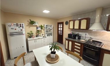 VENTA CHALET (5) AMB. RETASADO APTO CREDITO - LOS PINARES