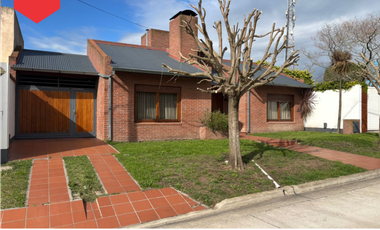 CASA EN VENTA (Calle 38 e/23 y 25)