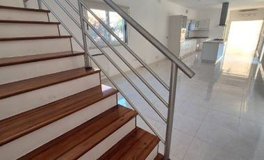 Casa en alquiler en Club de Campo Abril