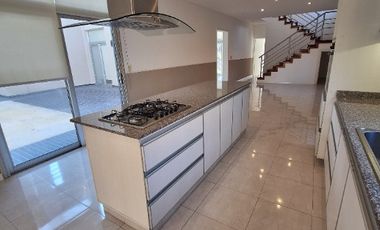 Casa en alquiler en Club de Campo Abril