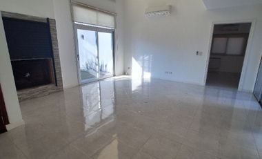 Casa en alquiler en Club de Campo Abril