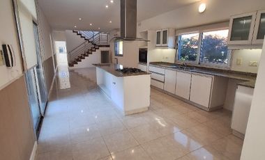 Casa en alquiler en Club de Campo Abril