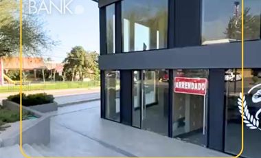 Local Comercial en Arriendo en Vitacura 8585