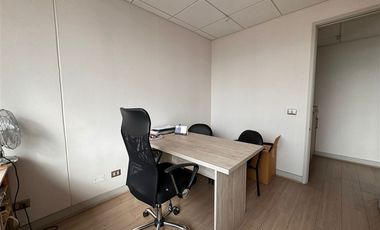 Oficina en Arriendo en Se vende oficina, 2 privados- 1 baño.