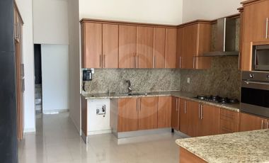 Casa en renta en Lomas Country Club