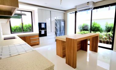 For Sale: Brand New Elegant Modern House With Elevator in BF Homes Parañaque