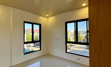 For Sale: Brand New Modern House With Swimming Pool in BF Homes Parañaque