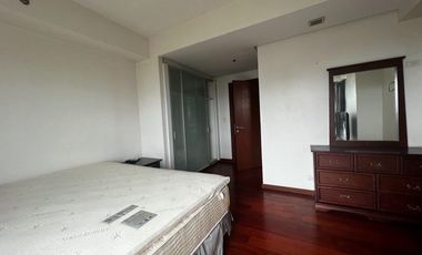 Spacious 2-BR Corner Unit in Alabang. Walking distance to Festival Mall.