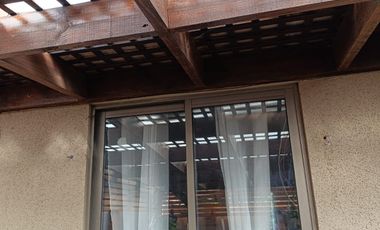 HERMOSA CASA DE DOS PISOS REMODELADA