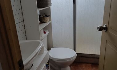 HERMOSA CASA DE DOS PISOS REMODELADA