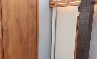HERMOSA CASA DE DOS PISOS REMODELADA
