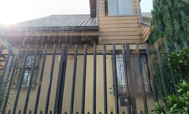 HERMOSA CASA DE DOS PISOS REMODELADA