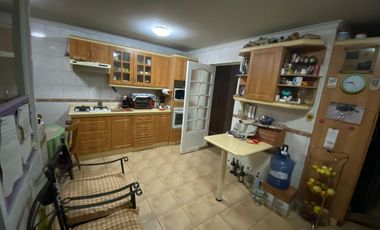 VENDO CASA MUY GRANDE EN CURICO