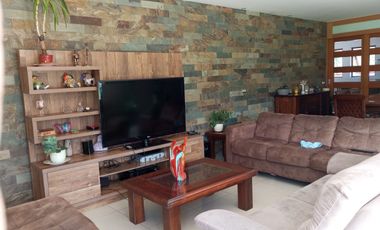 Moderna y amplia casa en arriendo