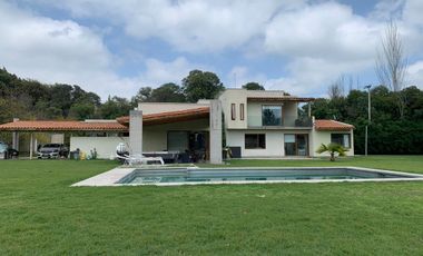 Moderna y amplia casa en arriendo