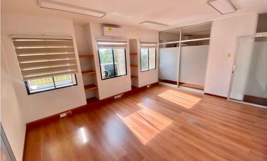 SE ARRIENDA OFICINA EN EL EDIFICIO DAVIVIENDA, CENTRO HISTÓRICO